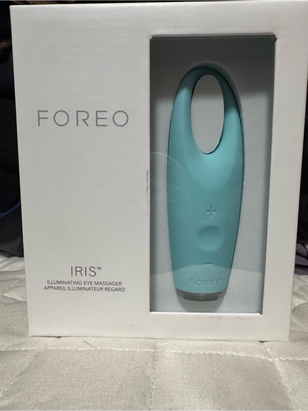 FOREO Illuminating Eye Massager in Mint